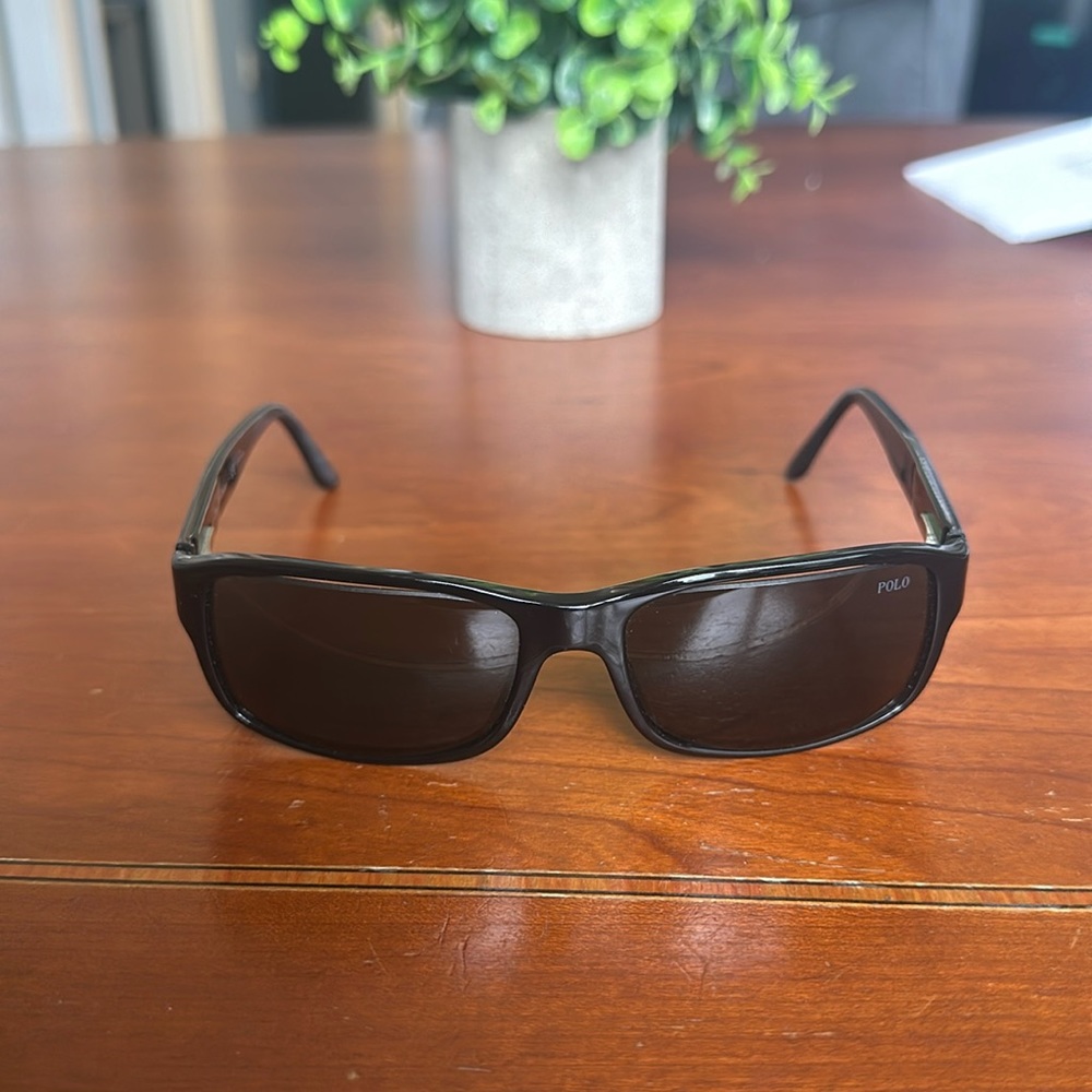 Polo sunglasses. Practically new. With bag. Will be sent in case.